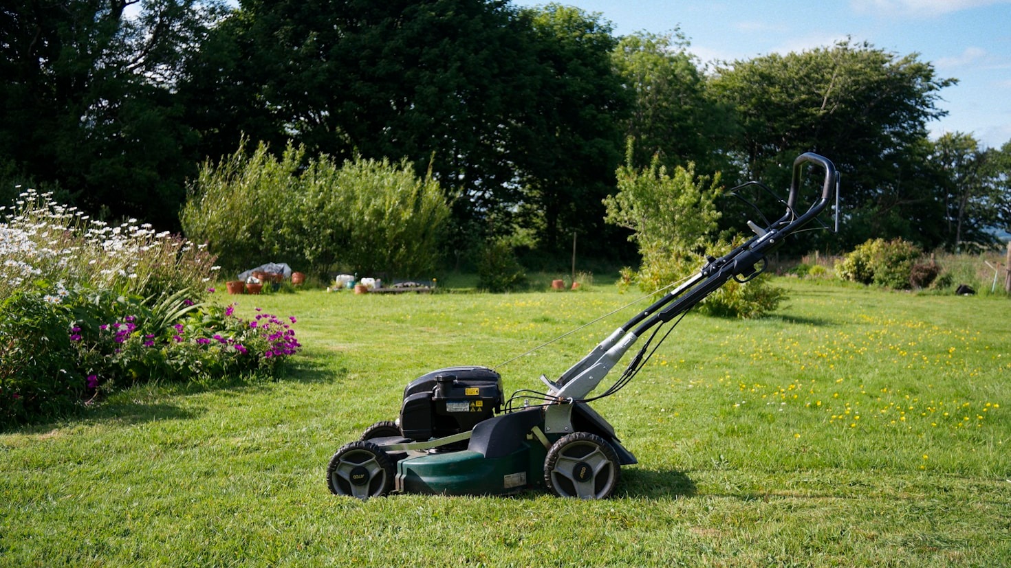 Top 5 Must-Have Lawn Mowers for Your Garden